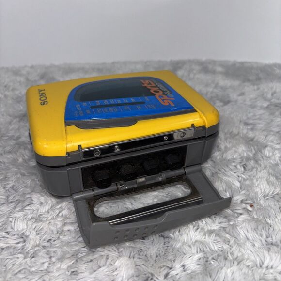VTG Sony Sports Walkman AM/FM Radio Cassette Player WM-FS191 Yellow For Parts - Picture 5 of 6